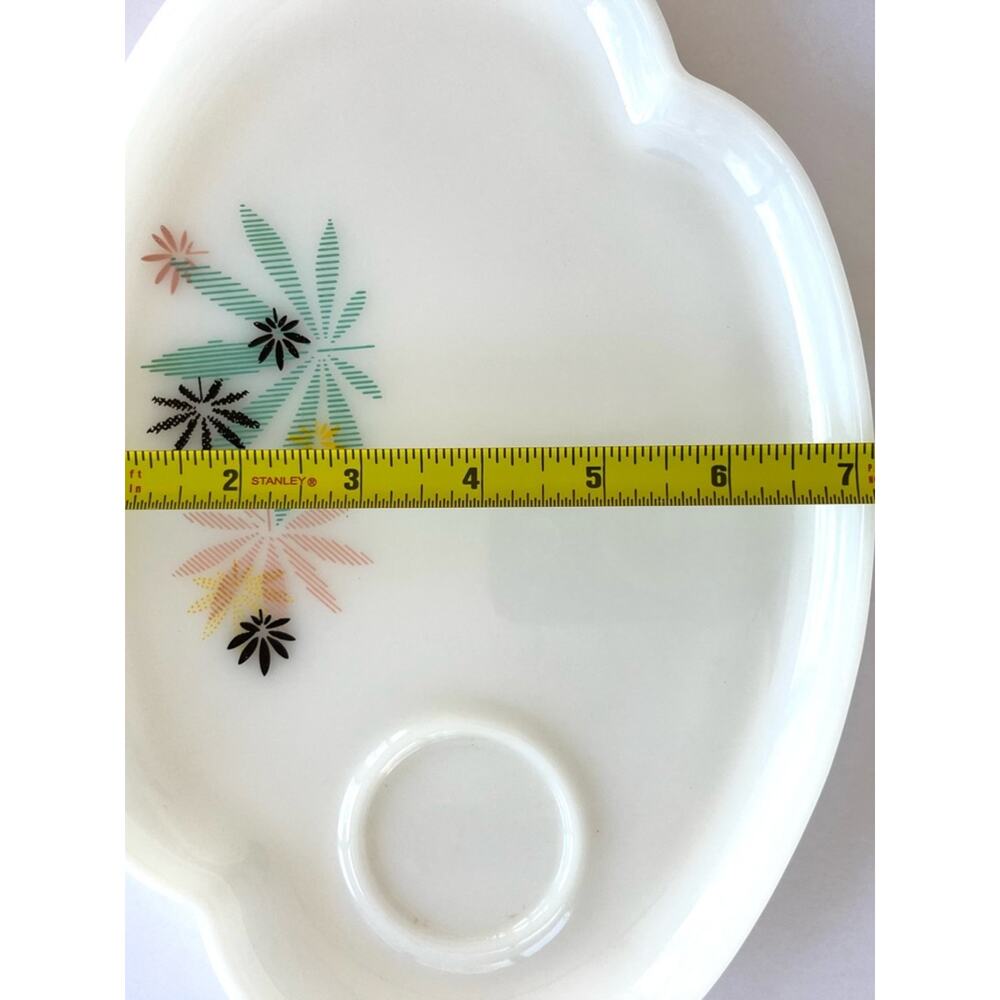 Vintage Atomic Flower Leaf Snack Plate Federal Milk Glass Pastel Marijuana Tray - Picture 7 of 8